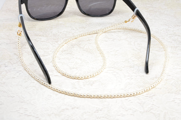 Light Cream Czech Pearl Glasses Chain